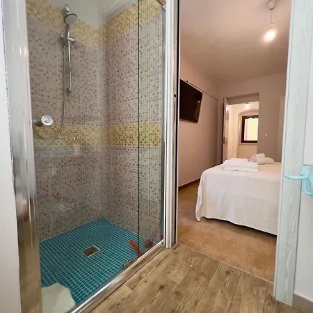 Sardinian Gallery S'iscola 3* 博萨