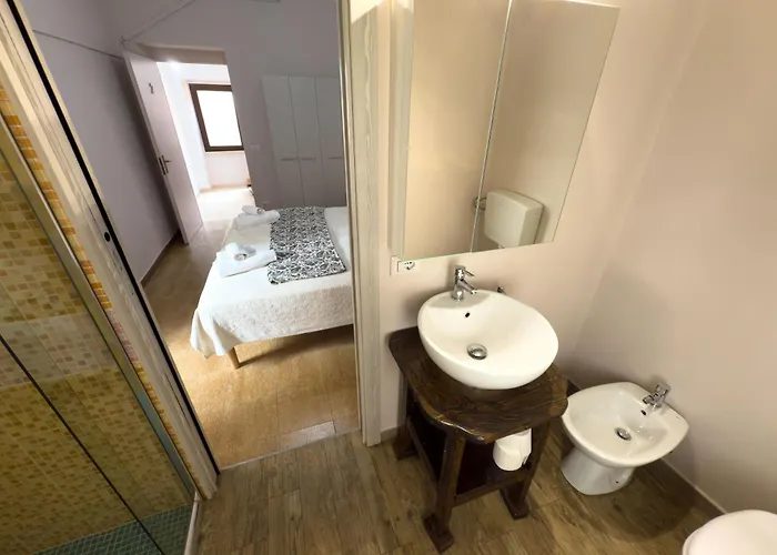 Sardinian Gallery S'iscola 招待所 3*