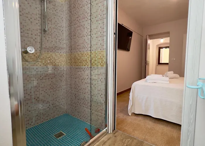 Sardinian Gallery S'iscola 3* 博萨