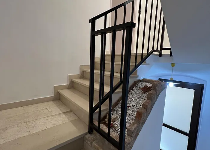 Sardinian Gallery S'iscola 招待所 3*