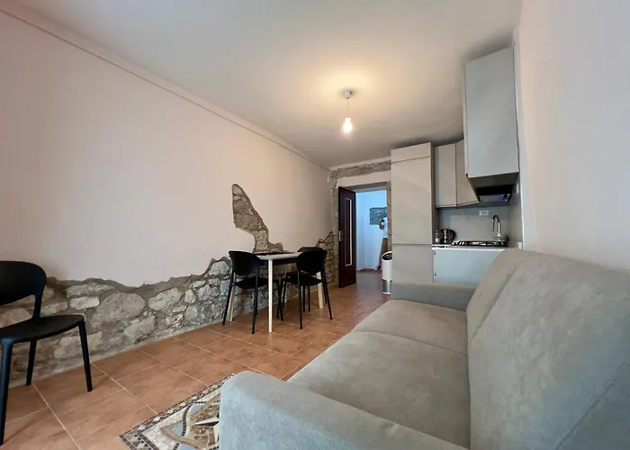 Sardinian Gallery S'iscola 招待所 3*